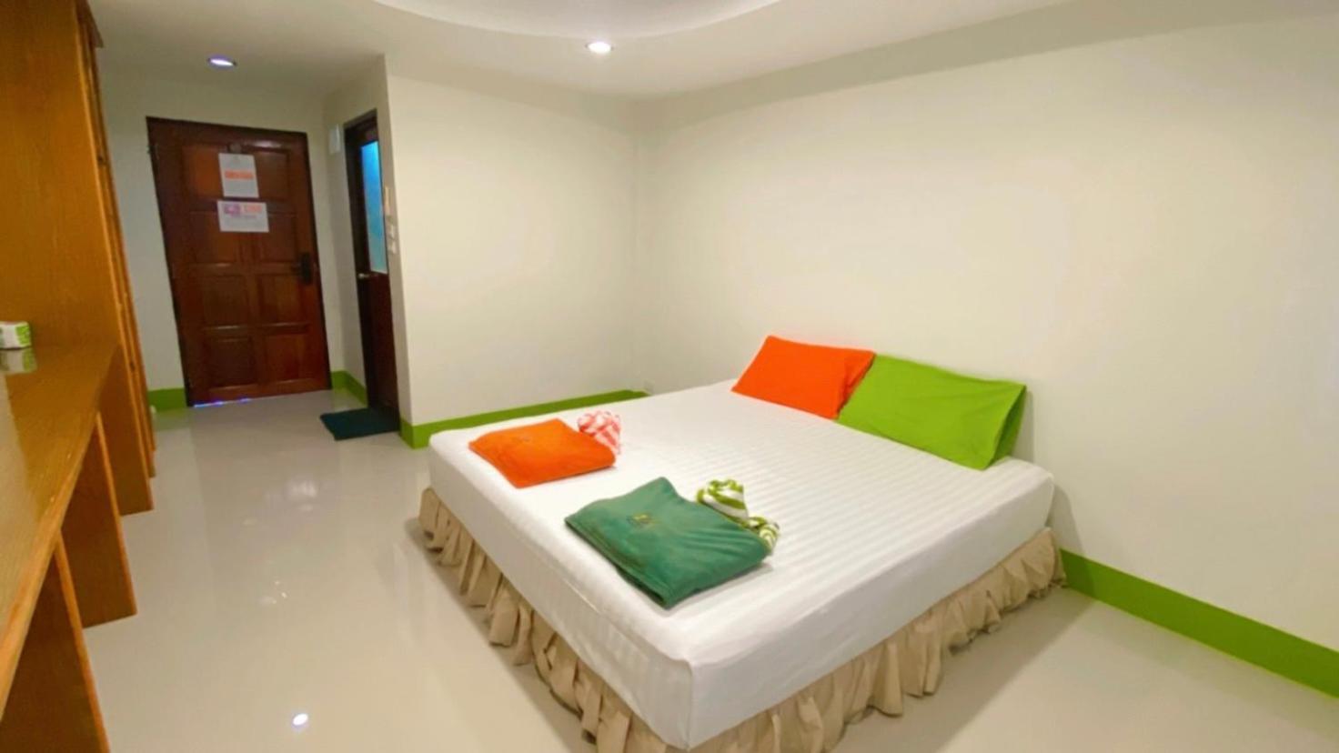 Lotus Hostel Beach Ко Тао Екстериор снимка